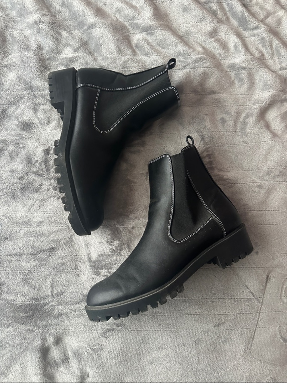 Women's Size 11 Chunky Black Chelsea Boots with Contrast Stitching